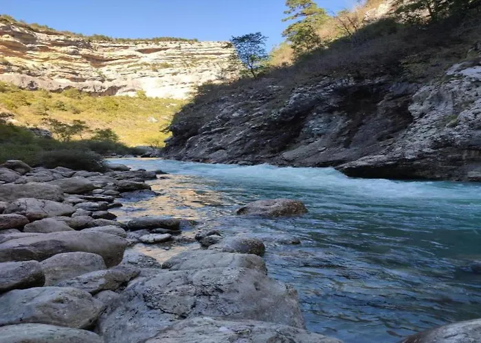 Verdon Views Pool & Terrace 蒙塔尼亚克
