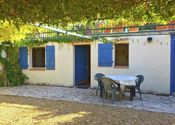 Verdon Views Pool & Terrace * 蒙塔尼亚克